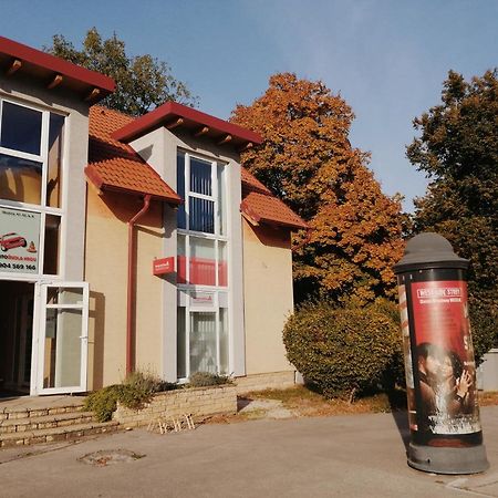 Apartman Pri Parku Sered' 外观 照片
